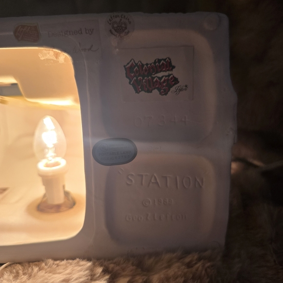 Charming Snowy Station Clock Decor - Picture 7 of 8